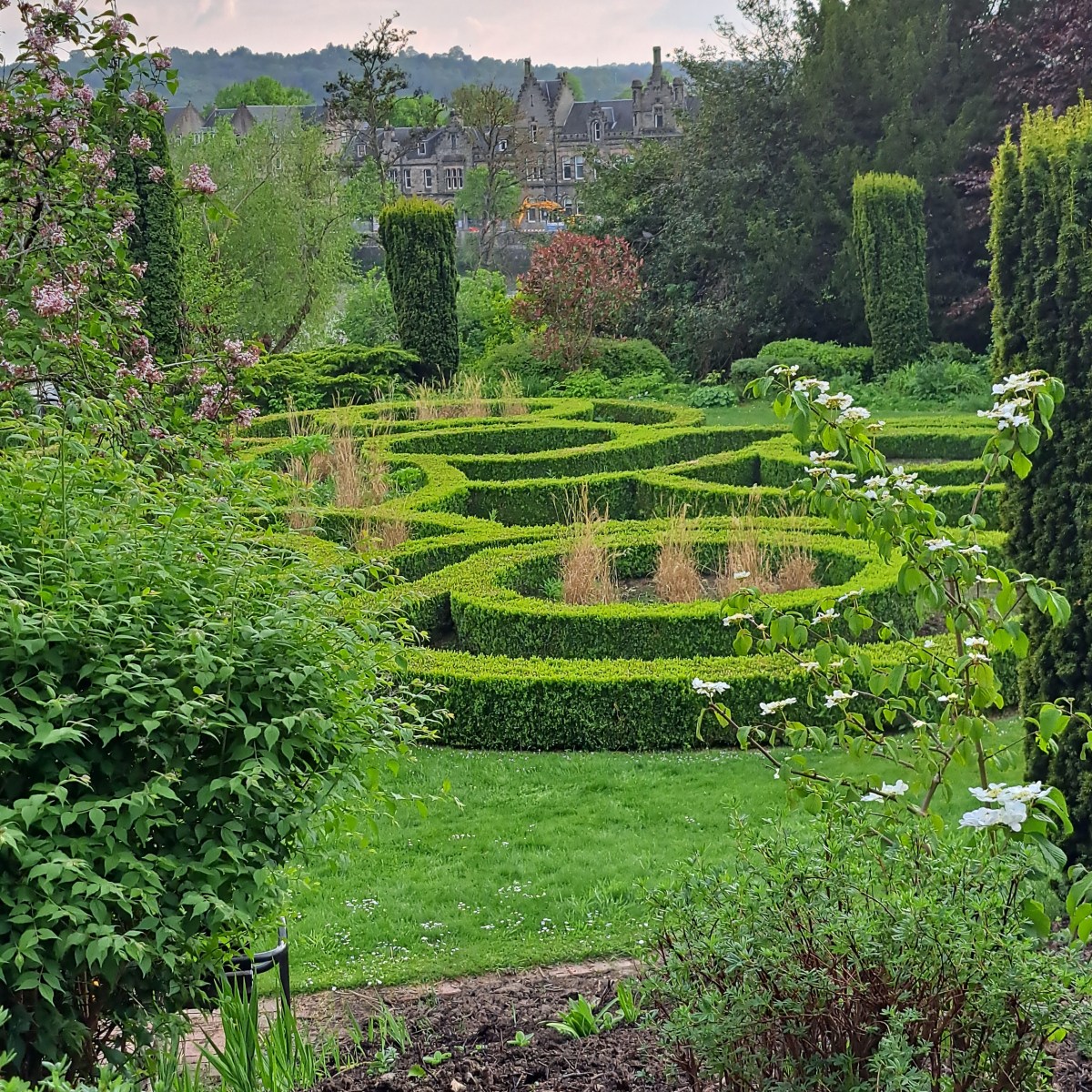 Hotel-Bahnhof-Zug-Bahnhof-Zug-Bahnhof-UBahn-Bahnhof-Zug-Bahnhof und dann&nbsp;…